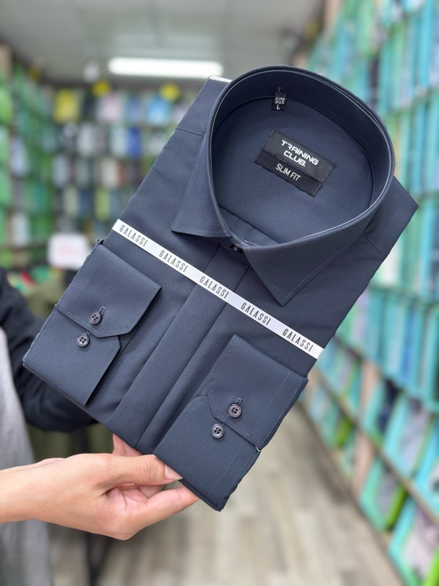 پیراهن مردانه آستین بلند پارچه دوشین زغالی اسلیم فیت دکمه مخفی