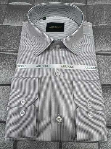 پیراهن مردانه آستین بلند راه راه ریز مشکی زمینه سفید قواره آزاد تک جیب همای