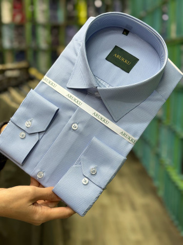 پیراهن مردانه آستین بلند راه راه ریز زمینه آبی روشن قواره آزاد تک جیب همای